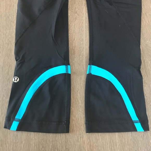 Lululemon Black/Blue Stripe Waist Cropped Sz 4 - Picture 4 of 5
